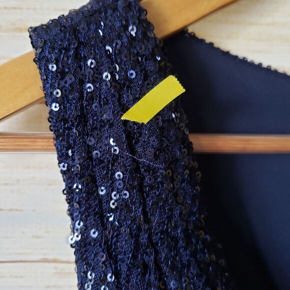 Elegant Navy Sequin Gown - Picture 7 of 14